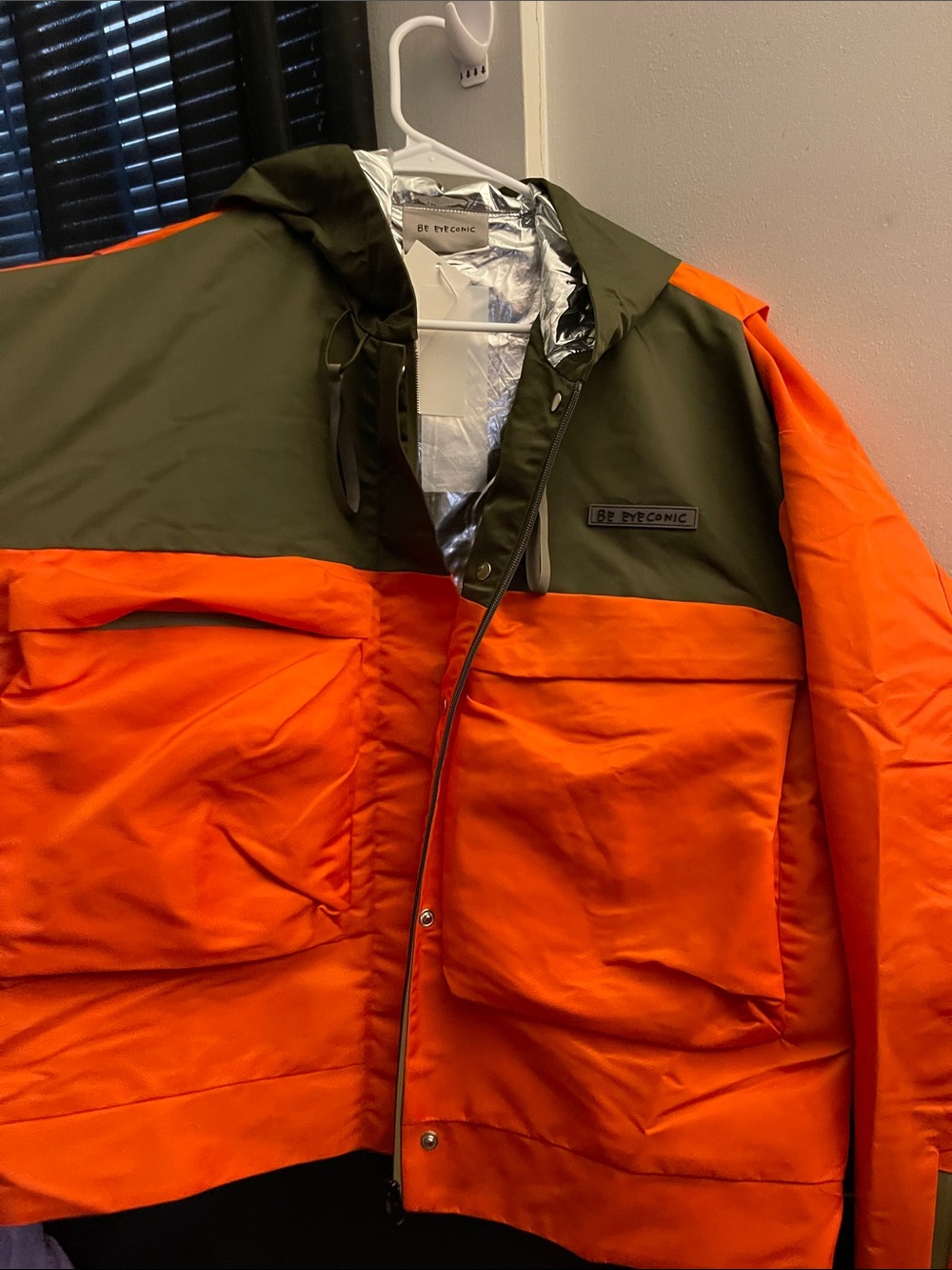 BeEyeConic EyeFly Jacket
Orange & Olive Hooded Jacket Sz XL NWT - Picture 12 of 16